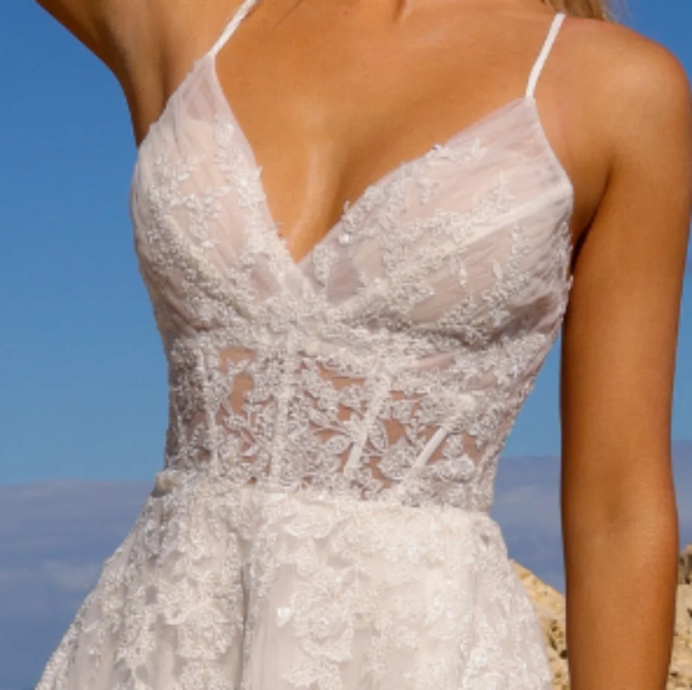 White wedding dress - Picture 2 of 8